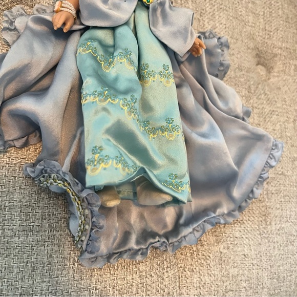 American Girl girls of many lands Cecile of France 9.5 in. - Picture 3 of 10